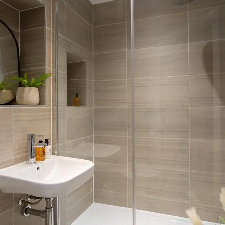 The London Mews 15 Minute Walk To Centre Sleeps 4