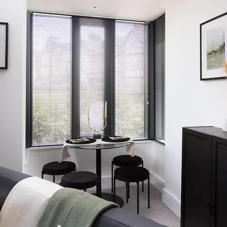 The London Mews 15 Minute Walk To Centre Sleeps 4 Apartment