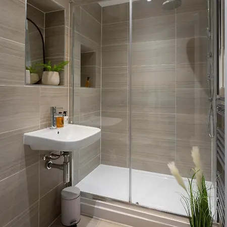 The London Mews 15 Minute Walk To Centre Sleeps 4 *